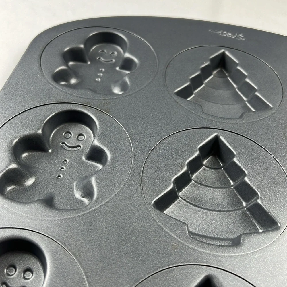 Wilson Preformed Cookie Bakeware - Christmas - Winter - Gingerbread, Tree, Star - Picture 4 of 14